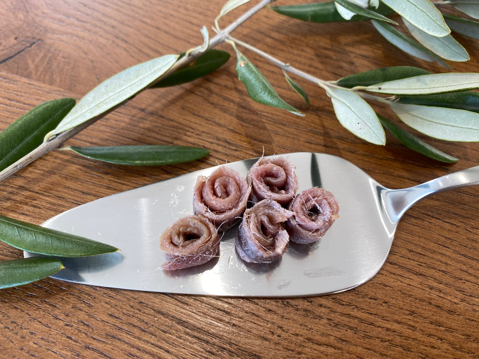 Sardellen, Sardellenfilets in Olivenöl eingelegt, zart und aromatisch im Geschmack, Feinkost und Delikatessen