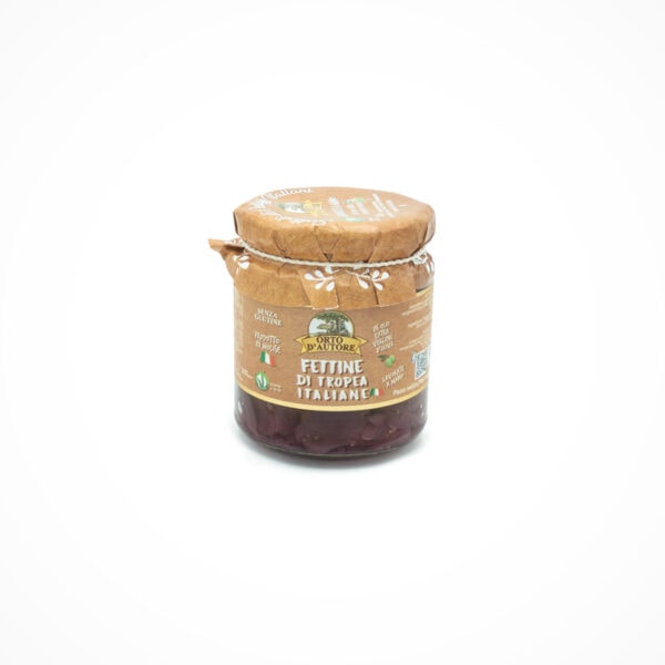 Rote Tropea Zwiebeln in Streifen geschnitten und in feinstem Olivenöl Extra Vergine eingelegt. Ideal zu gegrilltem Fleisch, Risotto, Brotzeit und Antipasti.