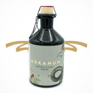 Der ARKANUM Black Gin ist schwarz und wechselt durch magische Weise seine Farbe zu rot, wenn er in Kontakt mit Säure wie z.B. Tonic Water kommt. Dieser Gin basiert auf einer okkulten Rezeptur von 100% Botanicals.