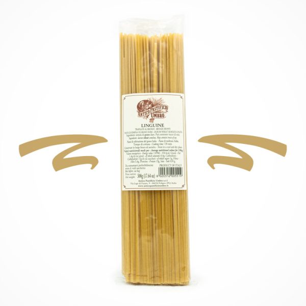 Linguine classica - Feinste Pasta aus Hartweizengrieß von Antico Pastifico Umbro, wird nach handwerklicher Tradition und ursprünglicher Rezeptur hergestellt. Durch das langsame trocknen bei niedriger Temperatur erhält die Pasta eine perfekte Struktur. Das Unternehmen verwendet nur ausgesuchte, regionale Zutaten. Das zur Herstellung verwendete Wasser kommt aus den Bächen am Monte Subasio und gibt der Pasta die perfekte unverwechselbare Konsistenz. Dadurch nimmt die Pasta hervorragend Saucen auf. Genuss und Geschmack, ganz wie in Italien.