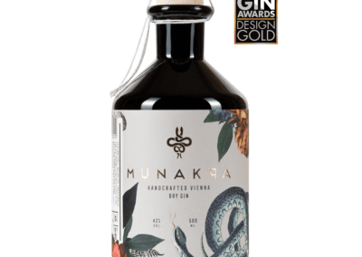 Munakra Gin – HANDCRAFTED VIENNA DRY GIN, eine Wacholderspirituose mit außergewöhnlicher, ausbalancierter Aromatik und floralen Zitrusnoten. Geheimnisvoll. Natürlich. Handgemacht. Winner